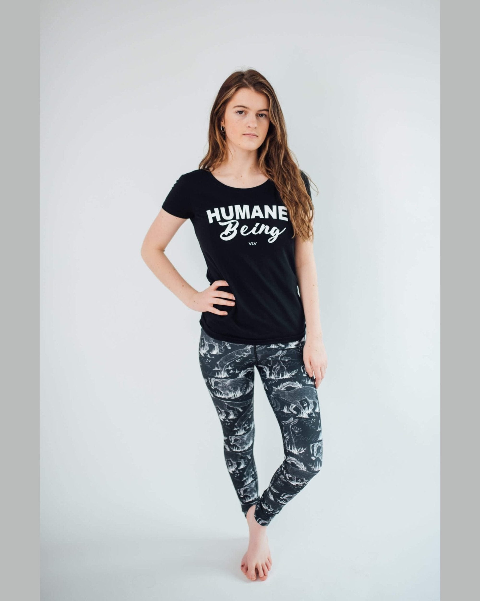 Vegan legging with all over printed fabric of wild animals