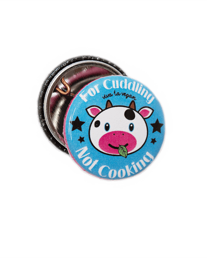 25 mm Statement Badge: Cows are for cuddling