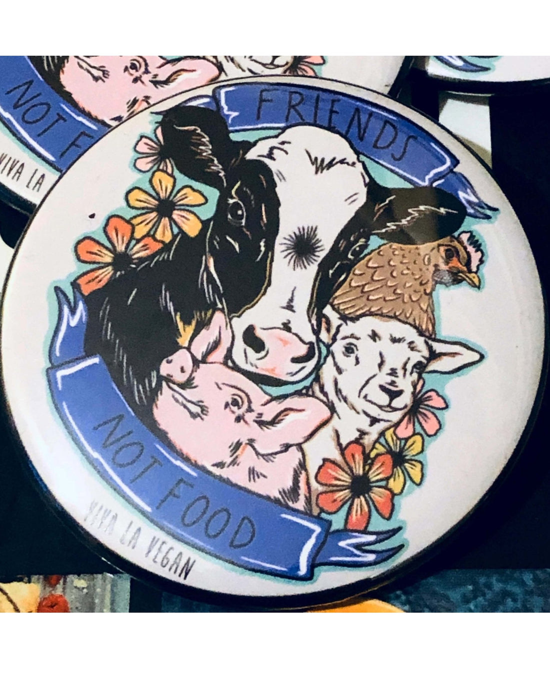 58 mm Statement Badge: VLV Friends NOT Food new